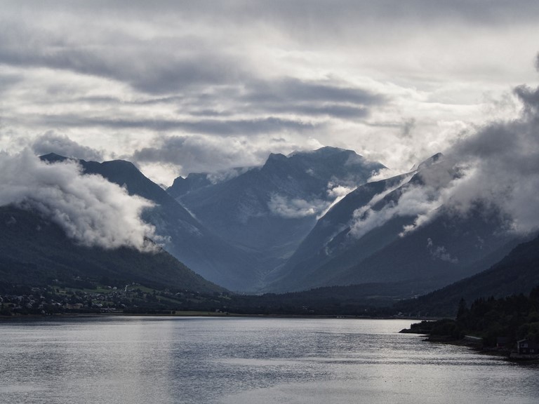 Fjord d 'Andalsnes, Norvège